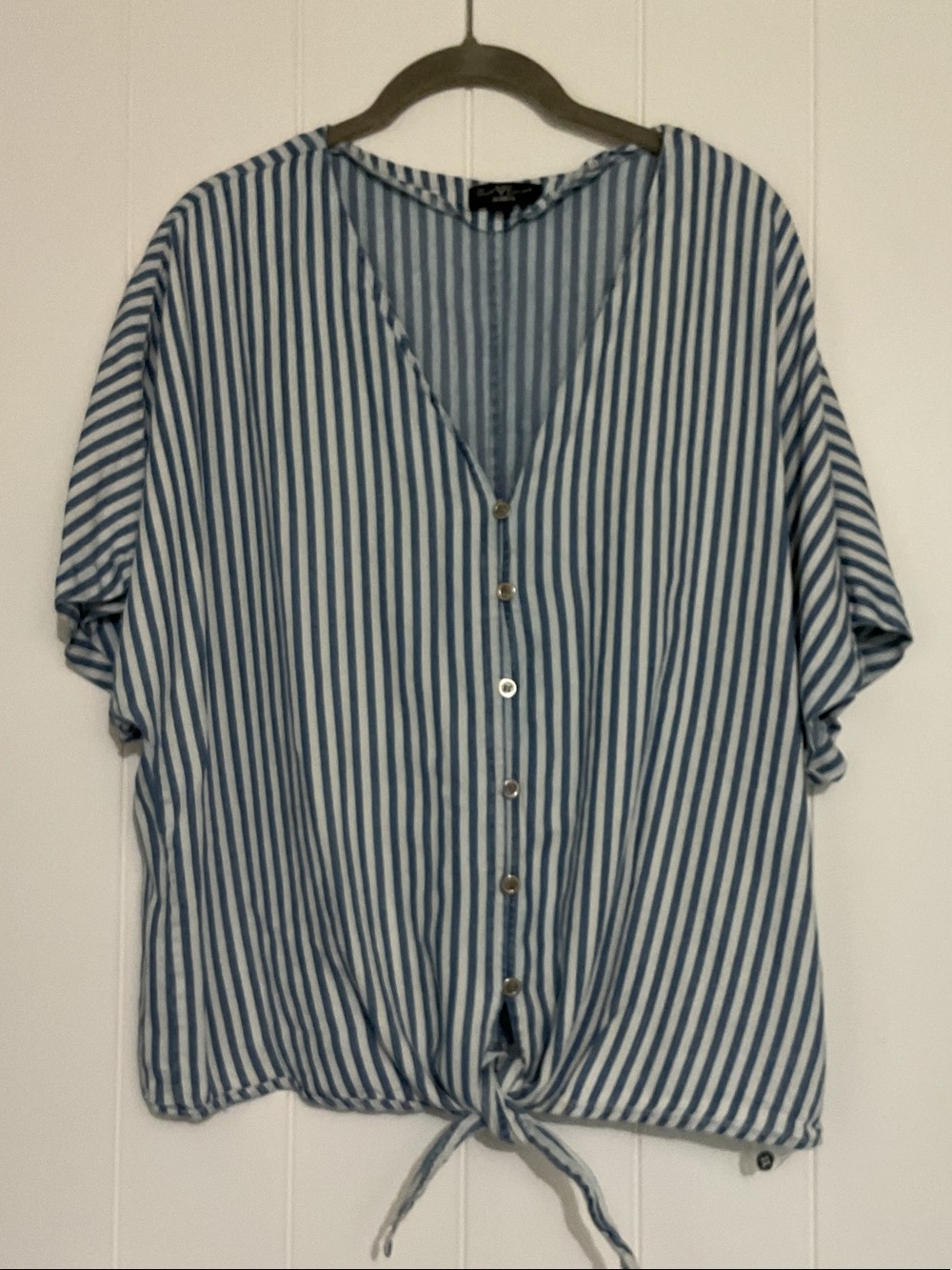 Velvet Heart Tencel XL Blue and White Striped Tie-Hem Button Shirt Women’s